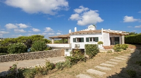 Jolie villa de première ligne à Minorque à vendre avec vue sur la mer