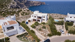 Magnifique villa de front de mer à vendre à Cala Morell