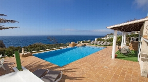Superbe et magnifique villa de front de mer à vendre à Minorque
