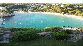 Villa à Cala Galdana en première ligne avec vue imprenable sur la mer et grand terrain à vendre