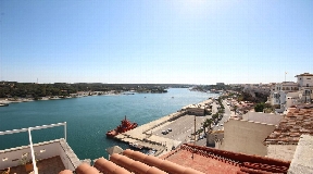 Belle maison à Minorque avec vue sur le port de Mahon à vendre