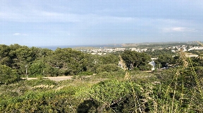 Terrain à Coves Noves à Minorque avec vue sur la mer à vendre