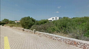 Terrain à bâtir à Binibeca Vel avec autorisation pour la construction d'une villa de deux étages