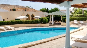 Hôtel bien entretenu avec 8 chambres et salle de bain à Menorca à vendre
