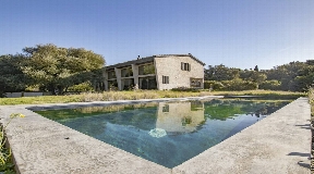 Belle villa de campagne à deux étages à vendre à Mahon