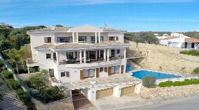 Luxueuse villa en première ligne à vendre à Mahon avec vue imprenable sur le port.