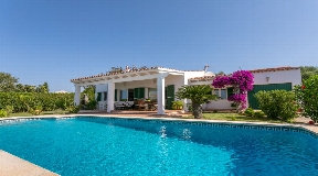 Superbe villa bien entretenue à vendre avec jardin à Binisafua Playa