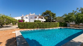 Grande villa à vendre avec piscine et jardin près de Mahón