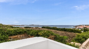 Beau complexe fermé à vendre avec 6 beaux appartements, à Arenal d'en Castell avec vue sur la mer