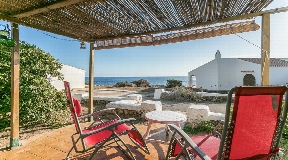 Villa typique de Minorque à vendre avec vue sur la mer à Binibeca