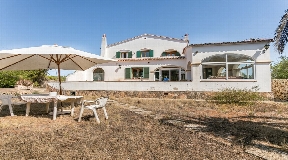 Belle maison de campagne à vendre avec piscine et grand terrain à Mahón