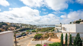 Nouvelle villa à vendre à Cala Llonga avec une belle vue sur le port de Mahón