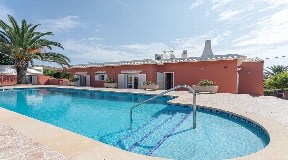 Superbe villa avec vue sur la mer à Punta Prima à vendre