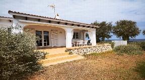 Bungalow en première ligne avec piscine et jardin à S'Algar à vendre