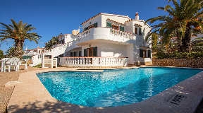 Villa spacieuse avec 2 appartements, piscine et vue sur la mer à Son Bou