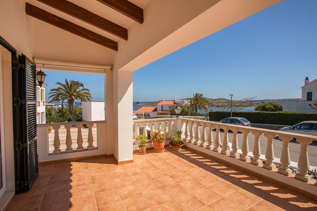 Villa spacieuse avec vue sur la mer et beaucoup de potentiel dans un quartier résidentiel calme à Port Addaia