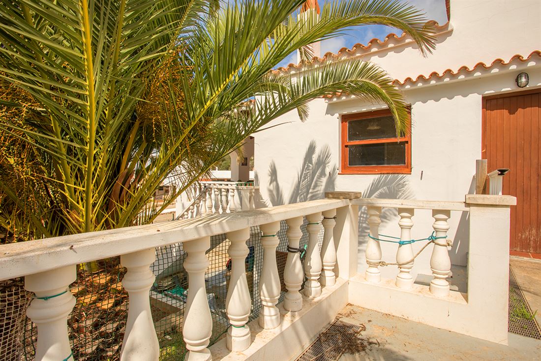Excellente opportunité à Cala Canutells - Grande maison familiale avec piscine, jardin et vue sur la mer en première ligne