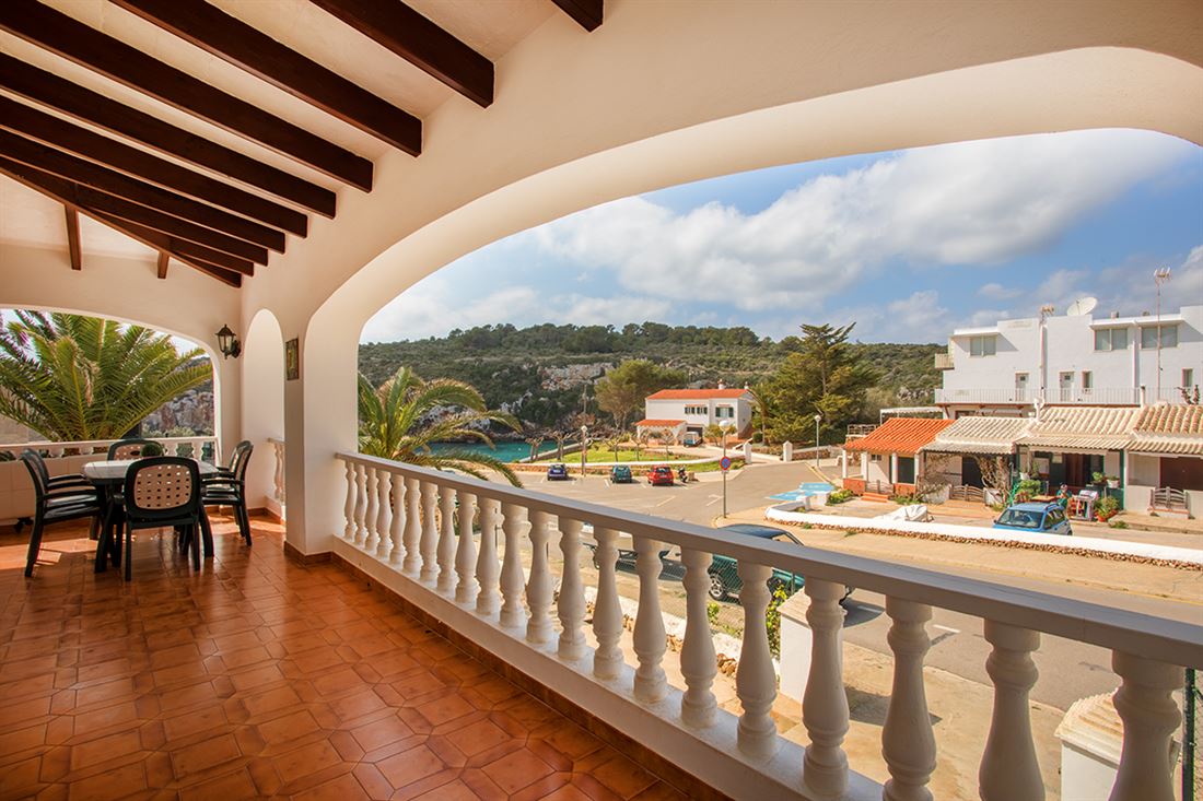 Excellente opportunité à Cala Canutells - Grande maison familiale avec piscine, jardin et vue sur la mer en première ligne
